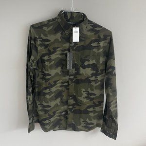 Banana Republic – Small Luxe Flannel Camo Button Down
